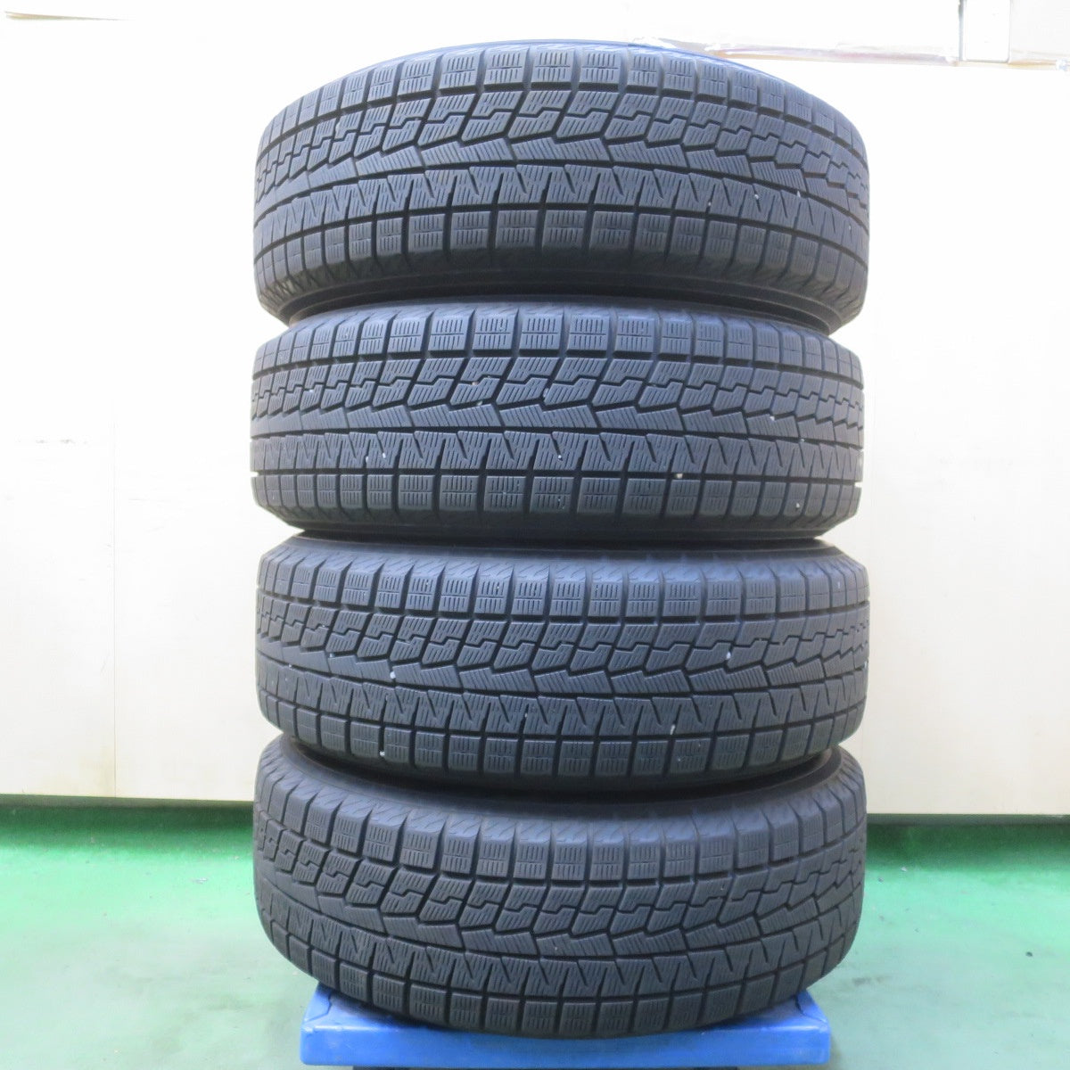 バリ溝!24年!キレイ!9.5分◎スタッドレス 205/65R16 ヨコハマ アイスガード iG70 GRASS グラス 16インチ PCD114.3/5H◎6102007イス