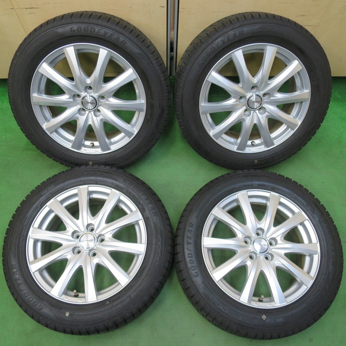 バリ溝!21年!キレイ!9分★インプレッサ 等 205/55R16 スタッドレス グッドイヤー アイスナビ8 ravrion RS01 ラブリオン 16インチ PCD100/5H★5031409イス