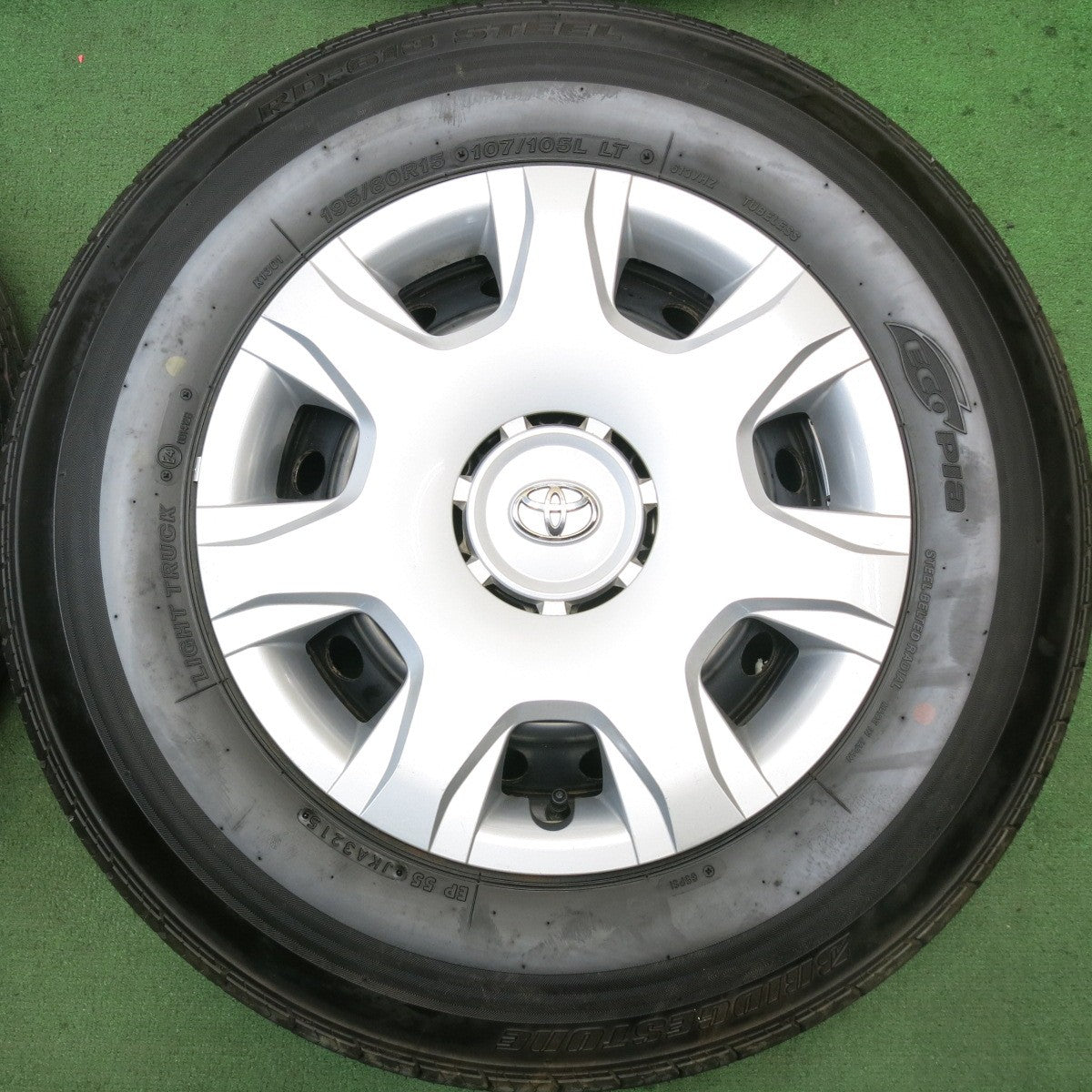 新車外し★トヨタ 200系 ハイエース 純正 スチール 195/80R15 107/105L ブリヂストン RD-613 STEEL 15インチ PCD139.7/6H★5082403HAノ