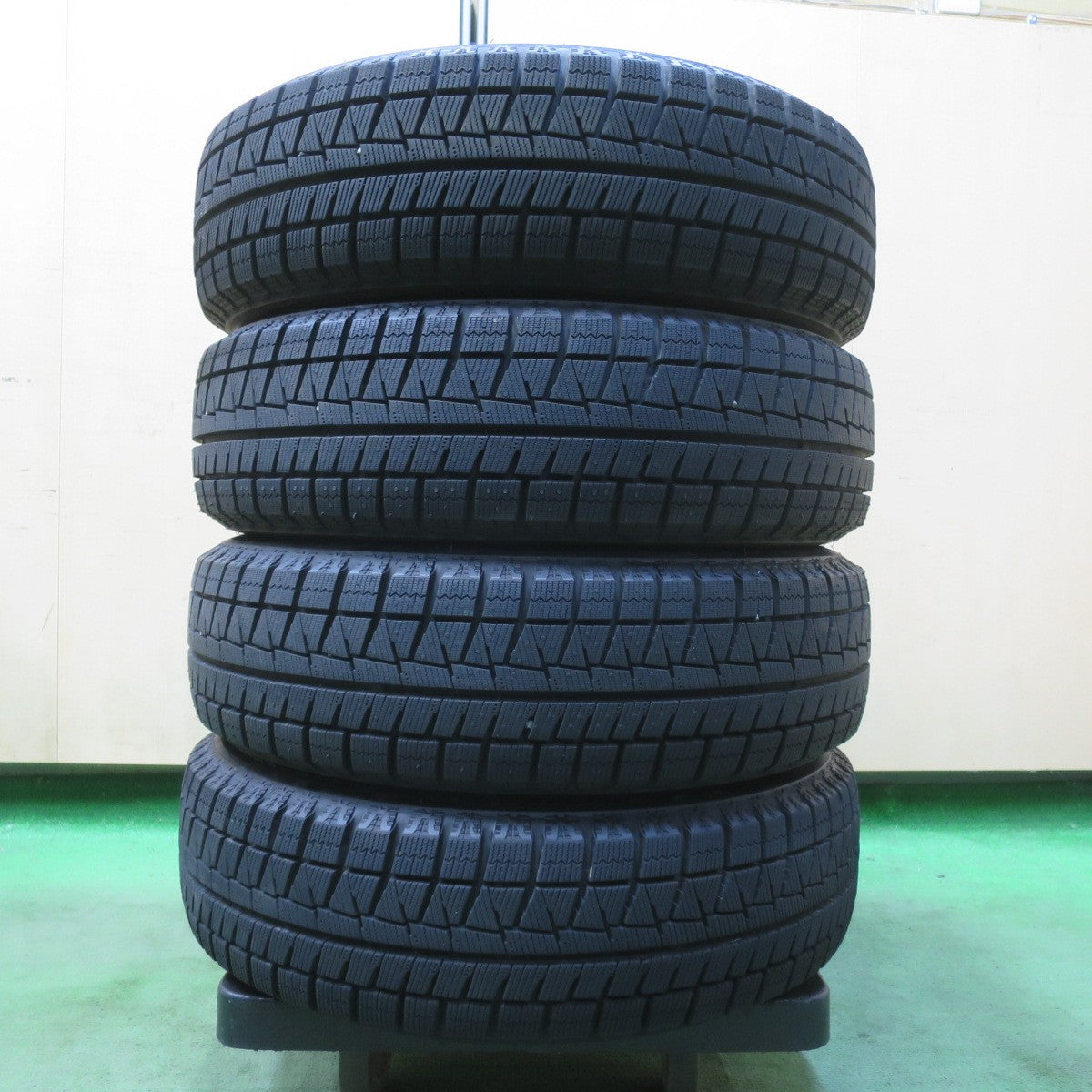 バリ溝!24年!キレイ!ほぼ10分★スタッドレス 165/65R14 ブリヂストン アイスパートナー2 MANARAY SPORT マナレイ スポーツ 14インチ ハスラー ソリオ 等 PCD100/4H★5122409イス