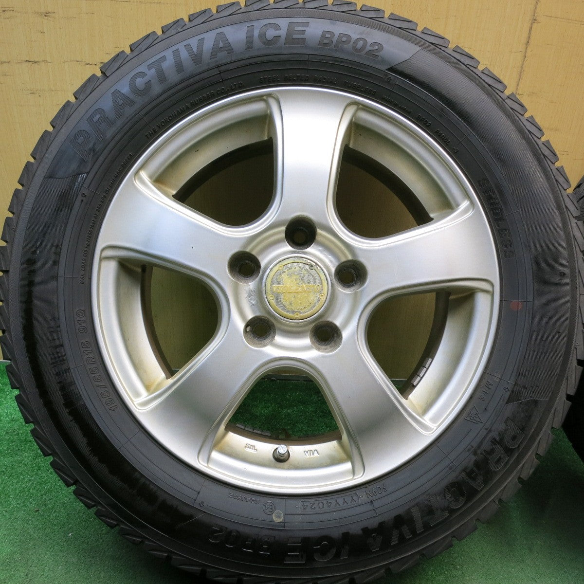 バリ溝!24年!9.5分★スタッドレス 195/65R15 プラクティバ アイス BP02 ヨコハマ製 VIOLENTO ヴィオレント 15インチ PCD114.3/5H★5092711HAス