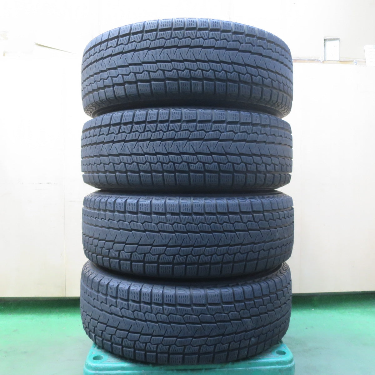 バリ溝!キレイ!9.5分◎スタッドレス 225/65R17 ヨコハマ アイスガード G075 NIRVANA NV ニルヴァーナ ニルバーナ 17インチ PCD114.3/5H◎6092307イス