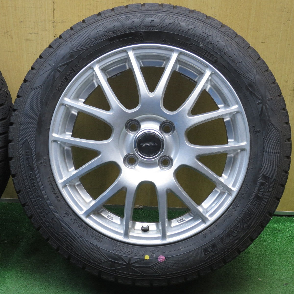バリ溝!キレイ!9分★スタッドレス 175/65R15 グッドイヤー アイスナビ6 TOPRUN トップラン 15インチ PCD100/4H★5081306NJス