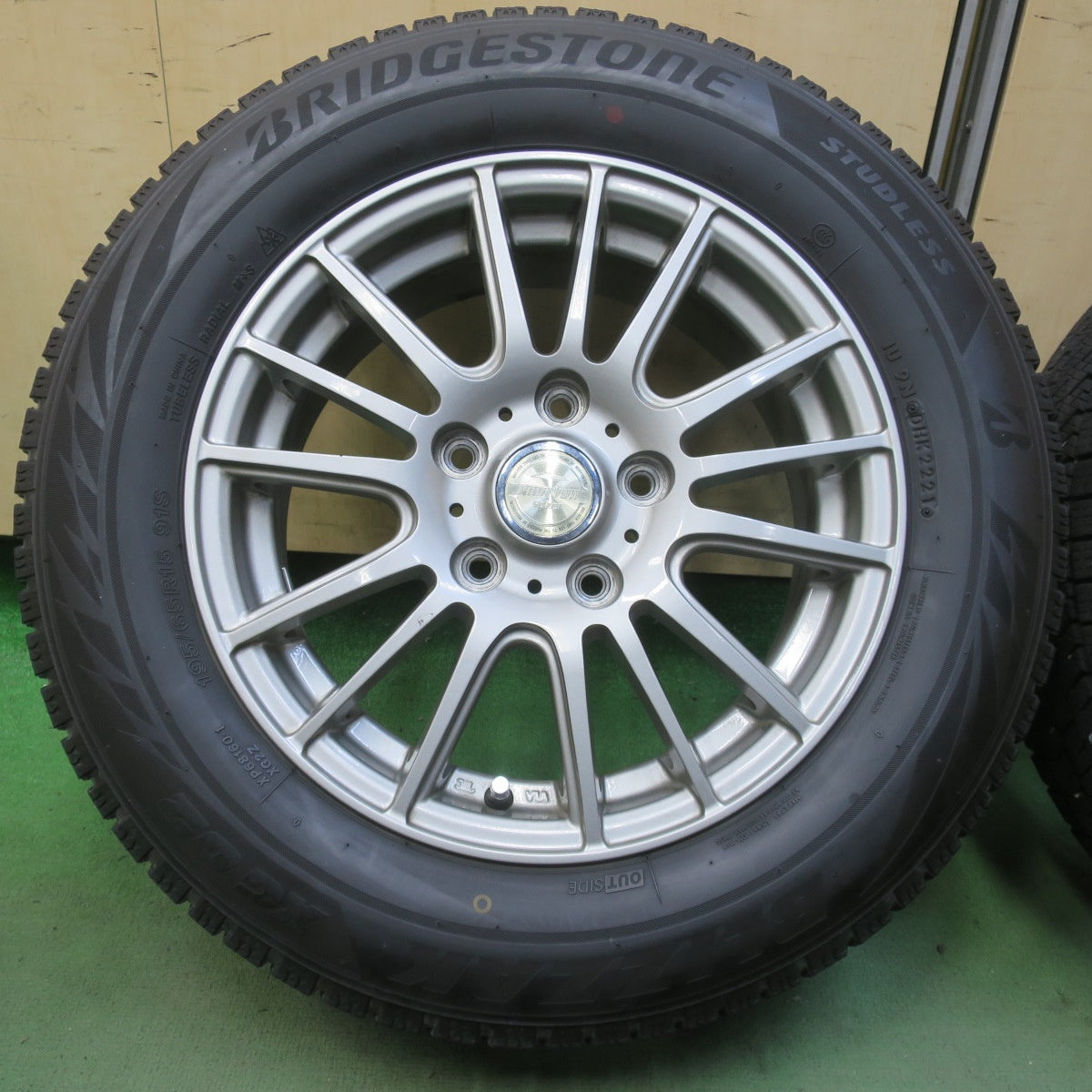 4本価格◎スタッドレス 195/65R15 ブリヂストン ブリザック XG02 ravrion selzer ラブリオン 15インチ PCD114.3/5H◎6101202イス