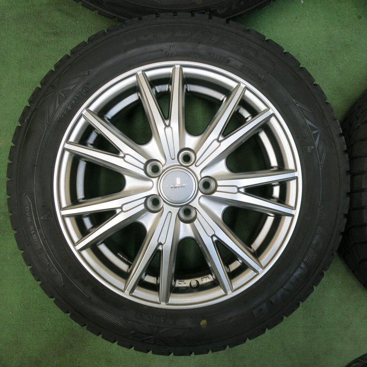 バリ溝!キレイ!9分★シエンタ 等 185/60R15 スタッドレス グッドイヤー アイスナビ6 VELVA KEVIN ヴェルヴァ 15インチ PCD100/5H★5010808SYス