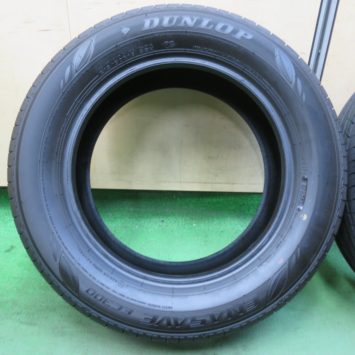 新車外し!25年★215/60R16 ダンロップ エナセーブ EC300 タイヤ 16インチ ヴェゼル クラウン エスティマ エルグランド CX-3 等★5092710イノタ