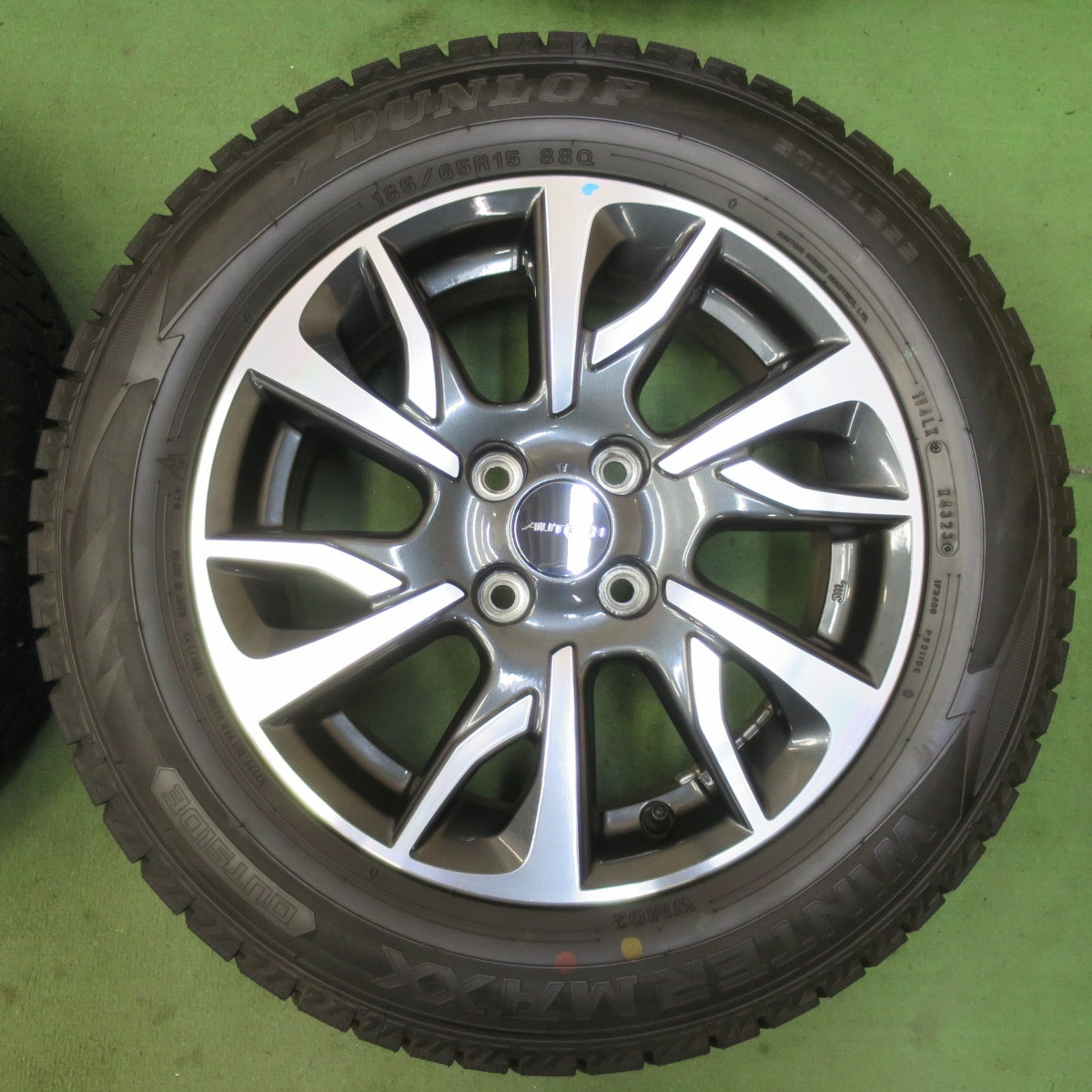 バリ溝!23年!キレイ!ほぼ10分★日産 ノート e-POWER AUTECH 純正 185/65R15 スタッドレス ダンロップ ウインターマックス WM02 オーテック 15インチ PCD100/4H★5092312イス