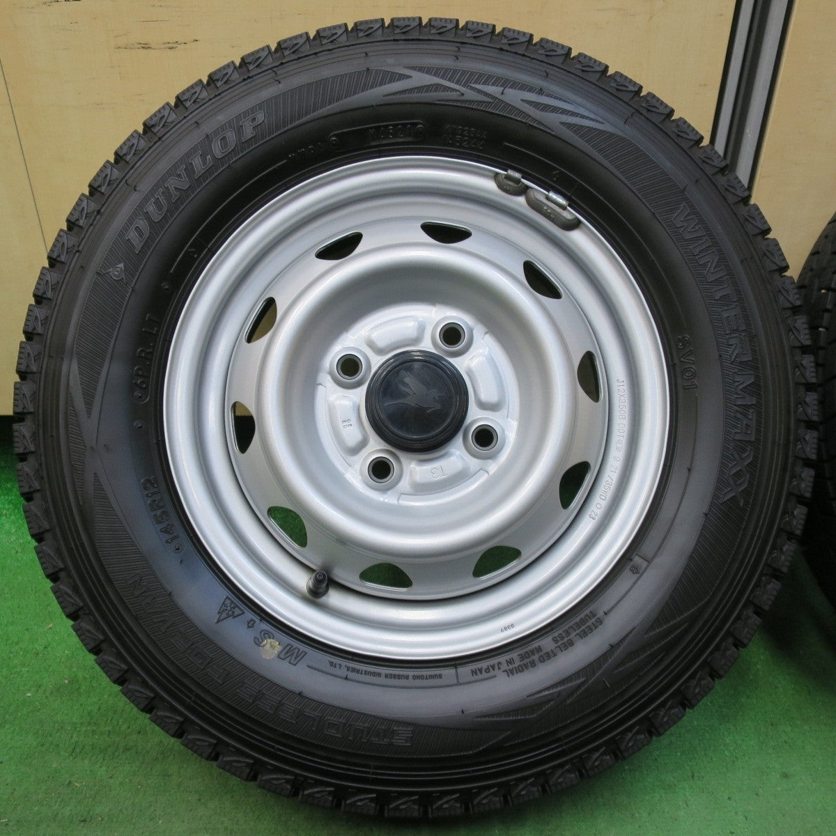 バリ溝!21年!キレイ!9.5分以上★スタッドレス 145R12 6PR ダンロップ ウインターマックス SV01 スチール ホイール 12インチ PCD100/4H★5021506イス