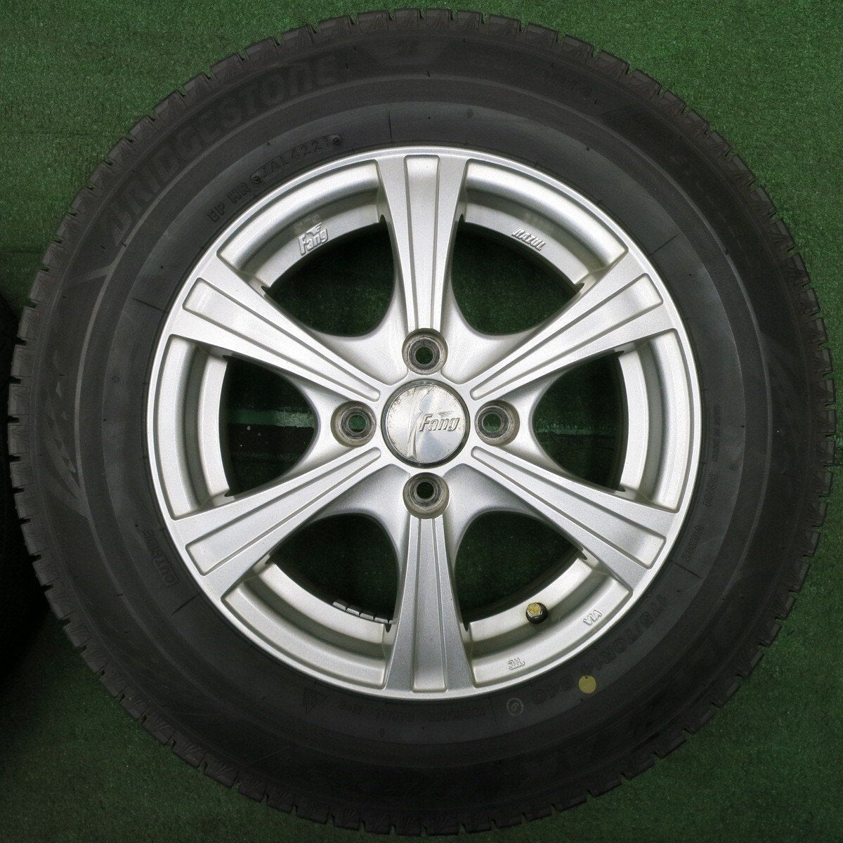 バリ溝!21年!9.5分以上★スタッドレス 175/70R14 ブリヂストン ブリザック VRX3 Fang ファング PCD100/4H★4031901NJス