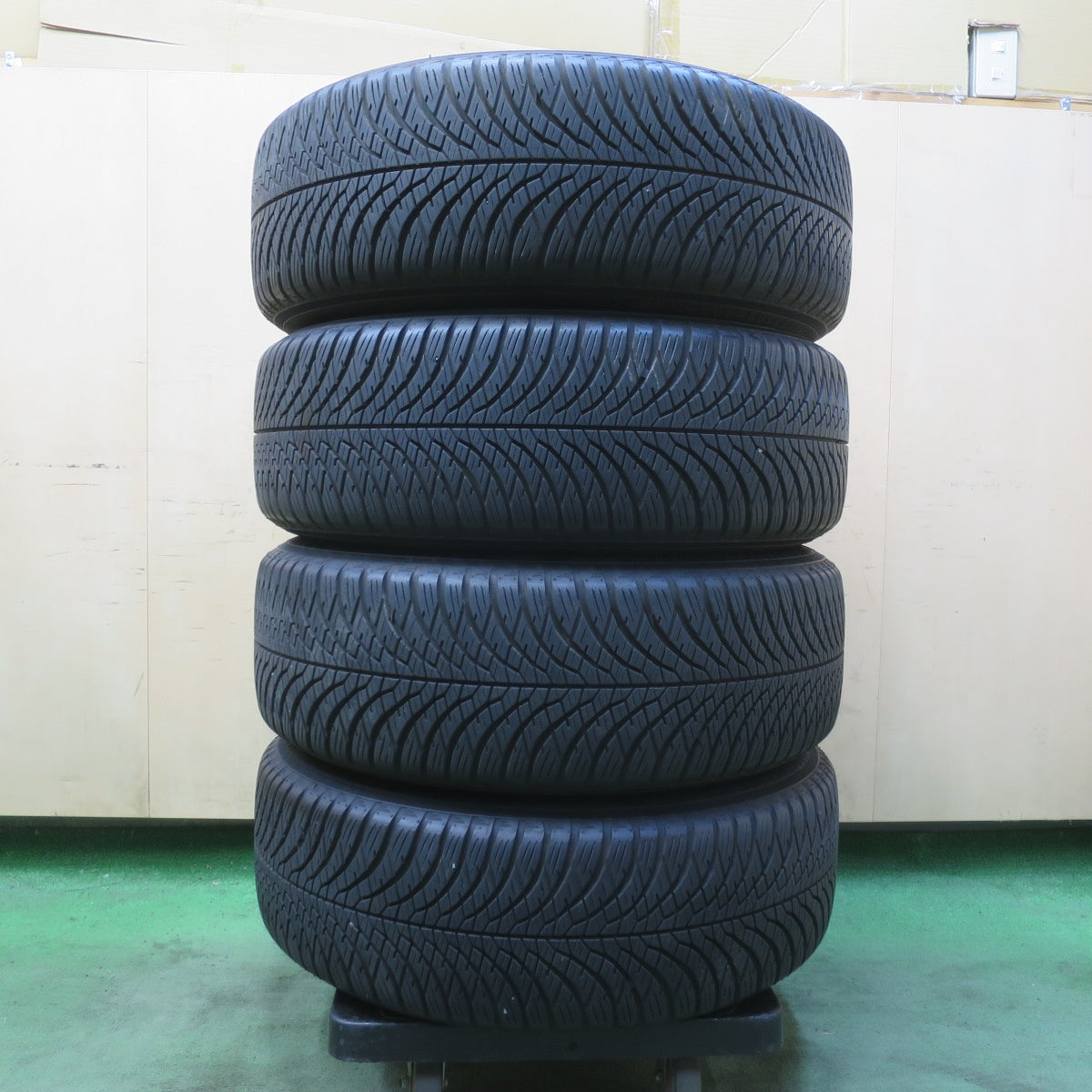 バリ溝!22年!キレイ!8.5分★215/60R17 ヨコハマ BluEarth-4S AW21 オールシーズン SCHNEIDER MiD シュナイダー 17インチ PCD114.3/5H★6040806イノ