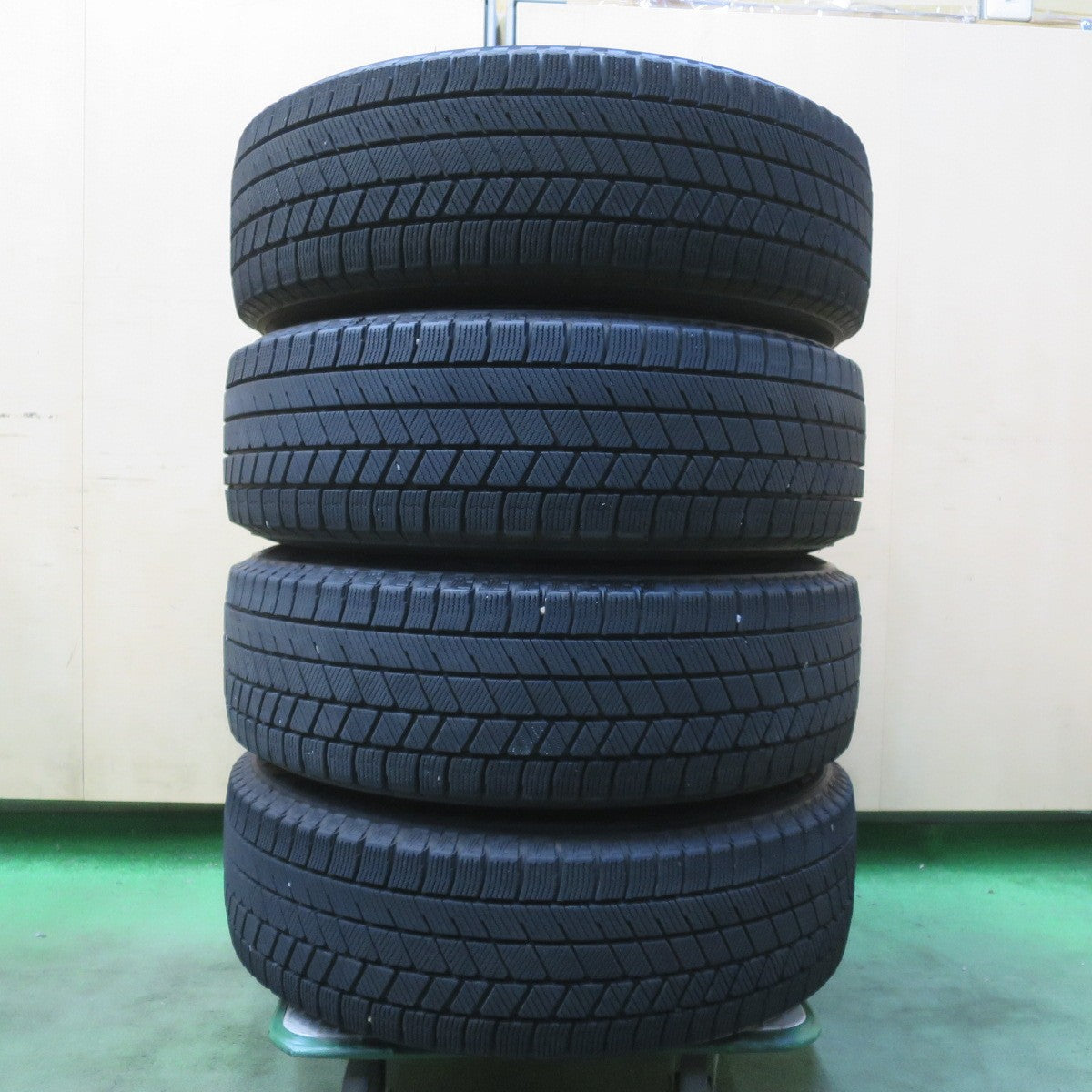 バリ溝!22年!キレイ!9分◎スタッドレス 185/65R15 ブリヂストン ブリザック VRX3 VELVA SPORT ヴェルヴァ スポーツ 15インチ PCD114.3/5H◎6081208イス