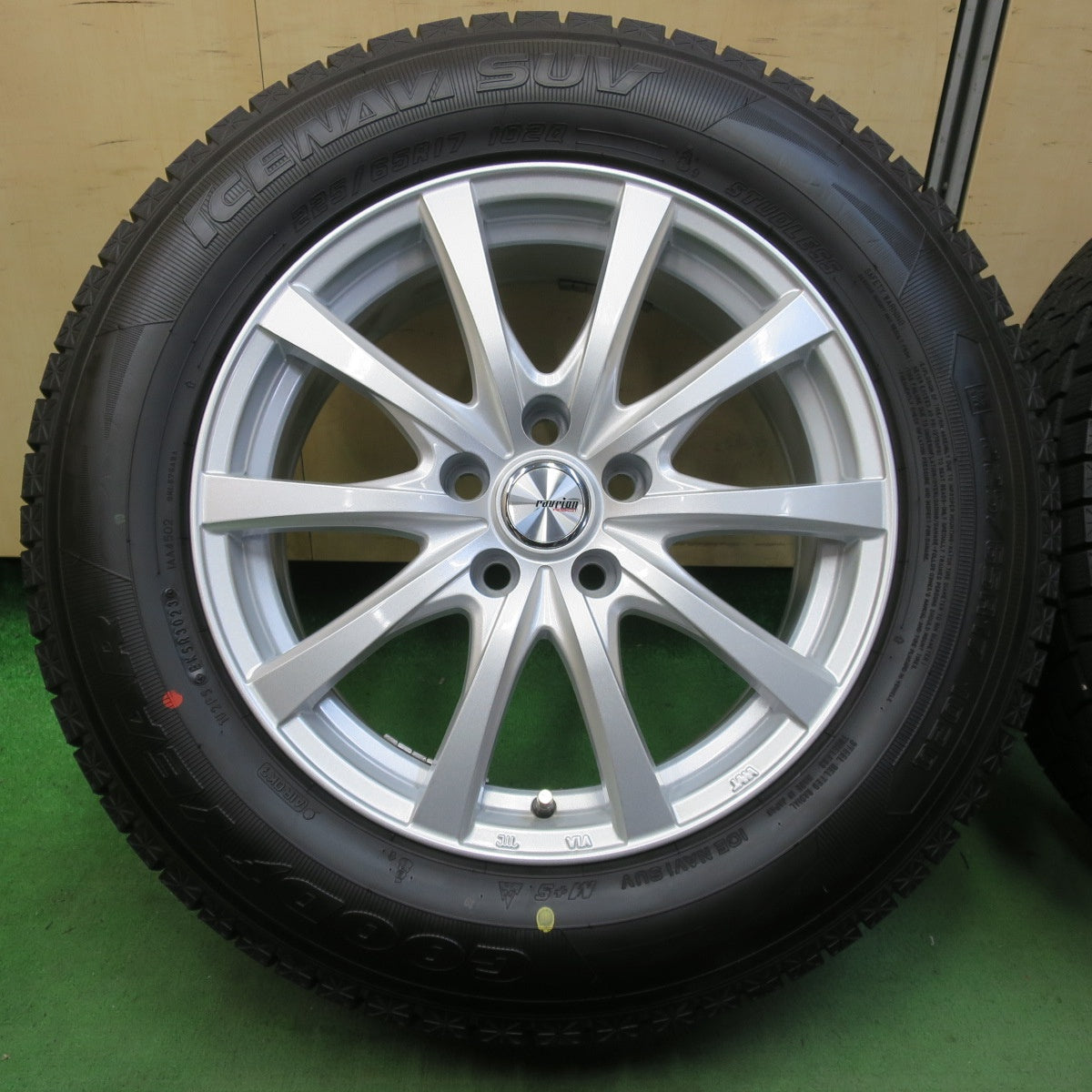 超バリ溝!23年!キレイ!ほぼ10分★スタッドレス 225/65R17 グッドイヤー アイスナビ SUV ravrion RS01 ラブリオン 17インチ PCD114.3/5H★5051501イス