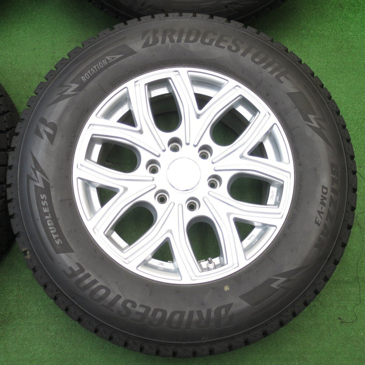 バリ溝!23年!キレイ!9.5分★LEHRMEISTER PREMIX 飛車 265/65R17 スタッドレス ブリヂストン ブリザック DM-V3 レアマイスター プレミックス PCD139.7/6H★5040202KKス