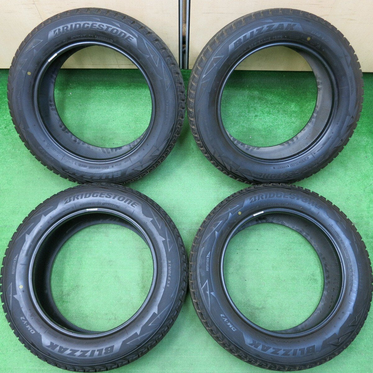 バリ溝!8.5分★スタッドレス 235/60R18 ブリヂストン ブリザック DM-V2 レクサス RX CR-V エクストレイル等★4032712イスタ