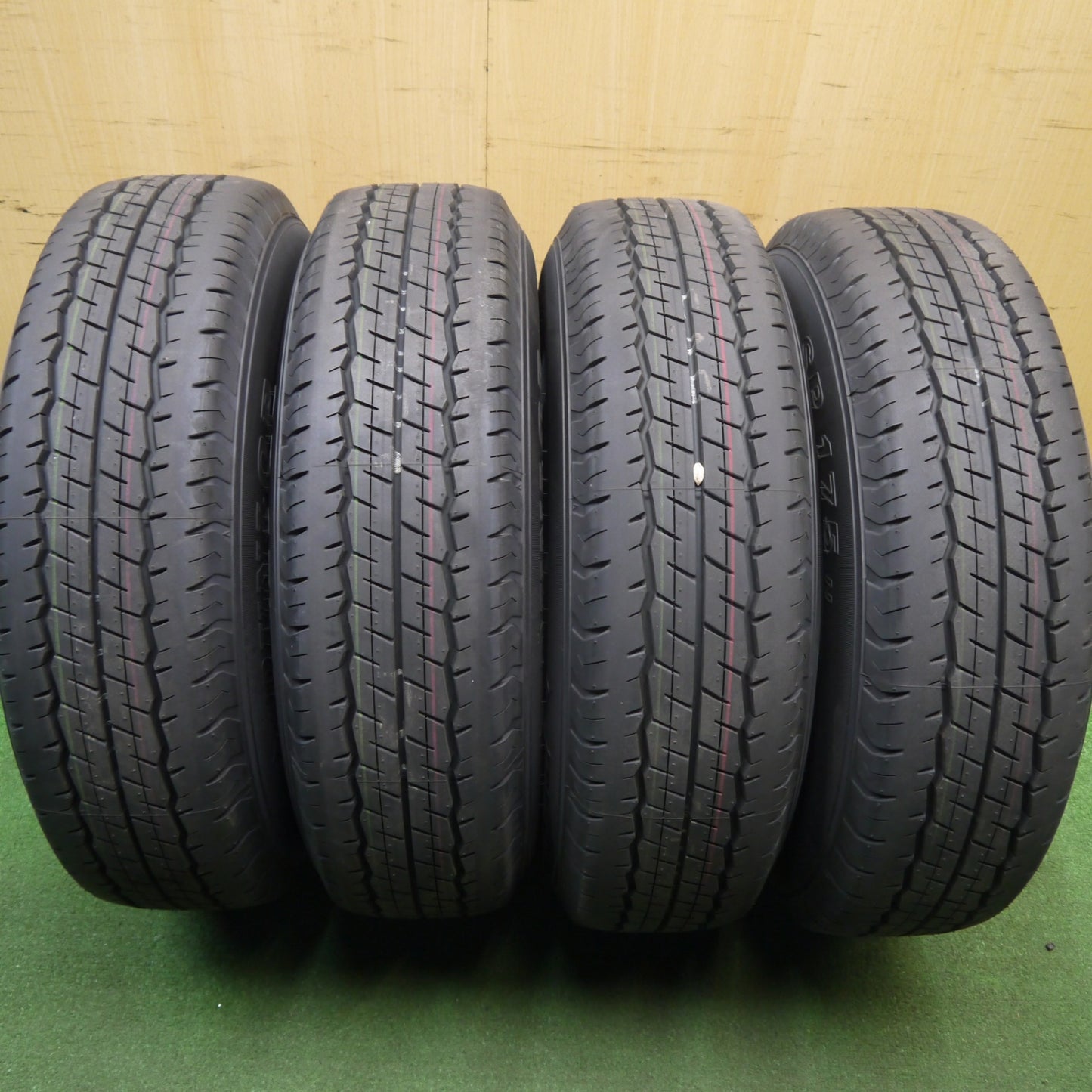 新車外し!25年★トヨタ 200系 ハイエース 純正 スチール 195/80R15 107/105S ダンロップ SP175N 15インチ PCD139.7/6H★6020912Hノ
