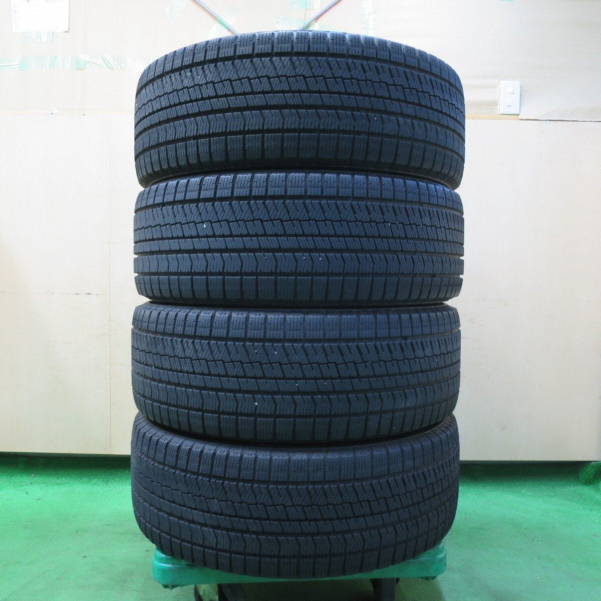 センサー付 バリ溝 21年 綺麗 9.5分★レクサス NX Fスポーツ 純正 235/50R20 スタッドレス BS RFT PCD114.3/5H★4072107イス