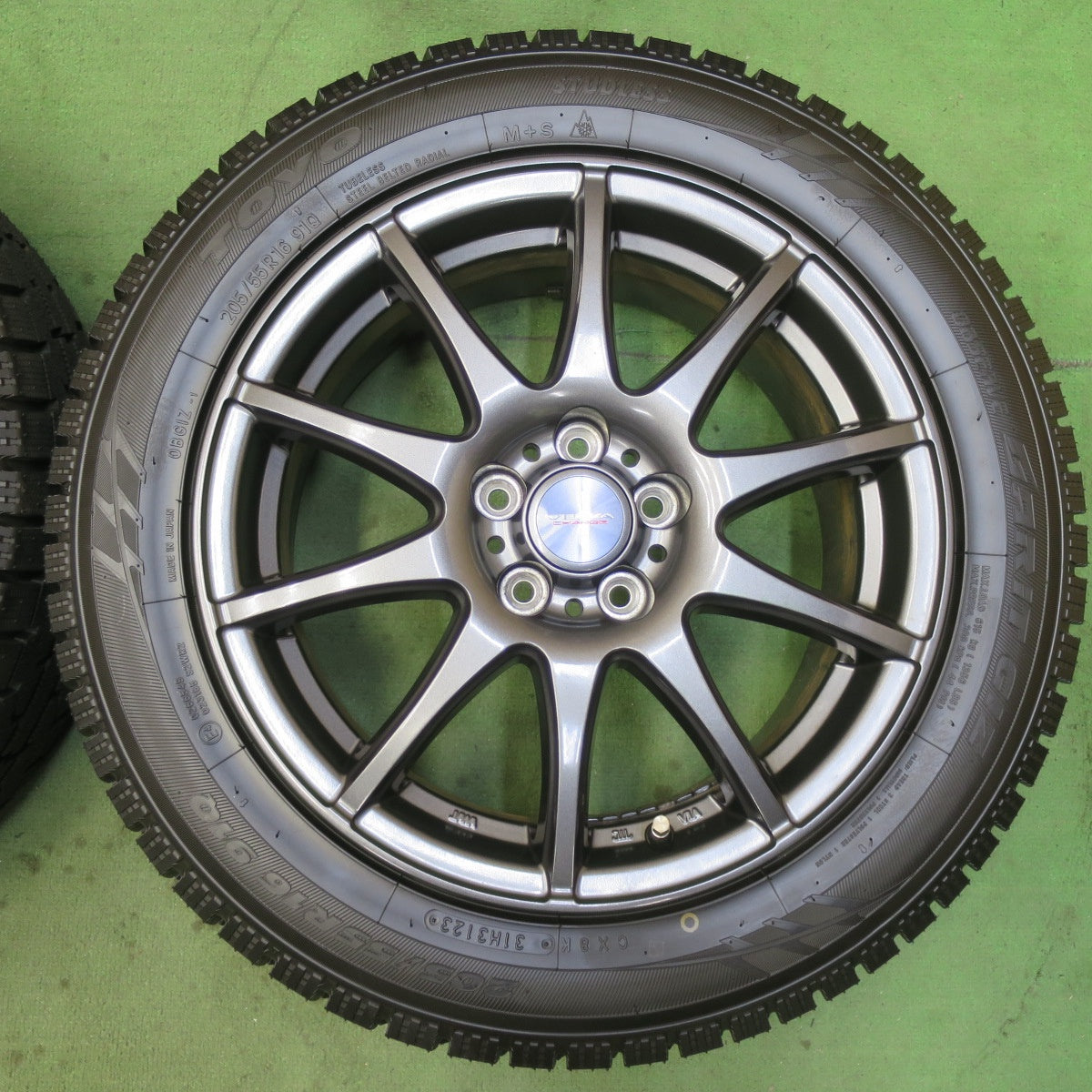 ほぼ未使用!23年!キレイ★86 BRZ 等 205/55R16 スタッドレス トーヨー オブザーブ ガリット GIZ VELVA CHARGE ヴェルヴァ チャージ 16インチ PCD100/5H★5090907イス