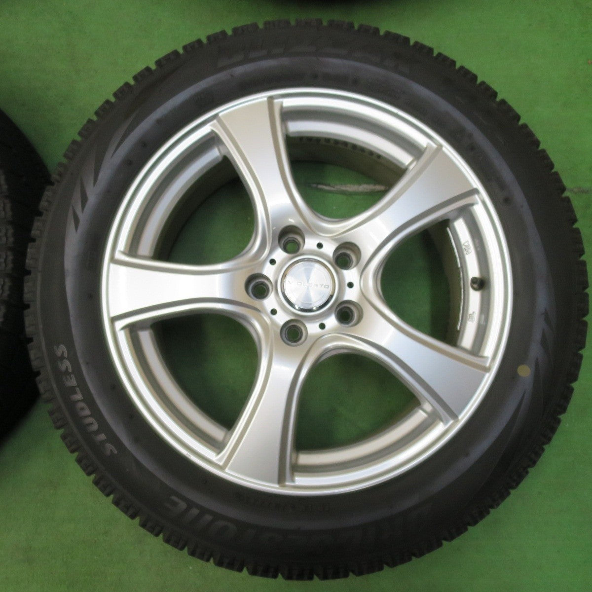 4本価格★スタッドレス 215/55R17 ブリヂストン ブリザック VRX VIOLENTO ヴィオレント 17インチ PCD114.3/5H★5011703イス