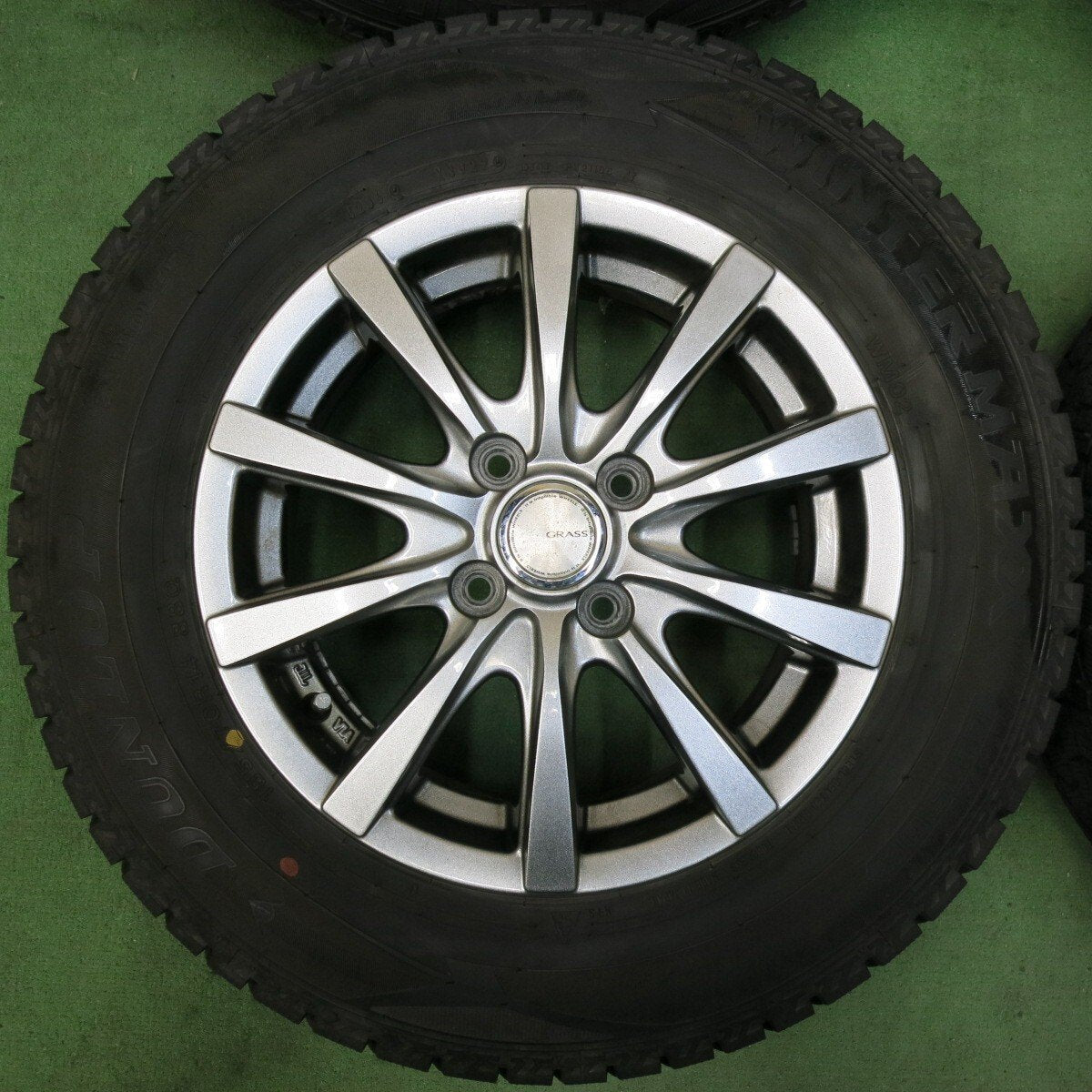 バリ溝!22年!キレイ!9.5分★スタッドレス 185/70R14 ダンロップ ウインターマックス WM02 GRASS グラス 14インチ PCD100/4H★5022803SYス