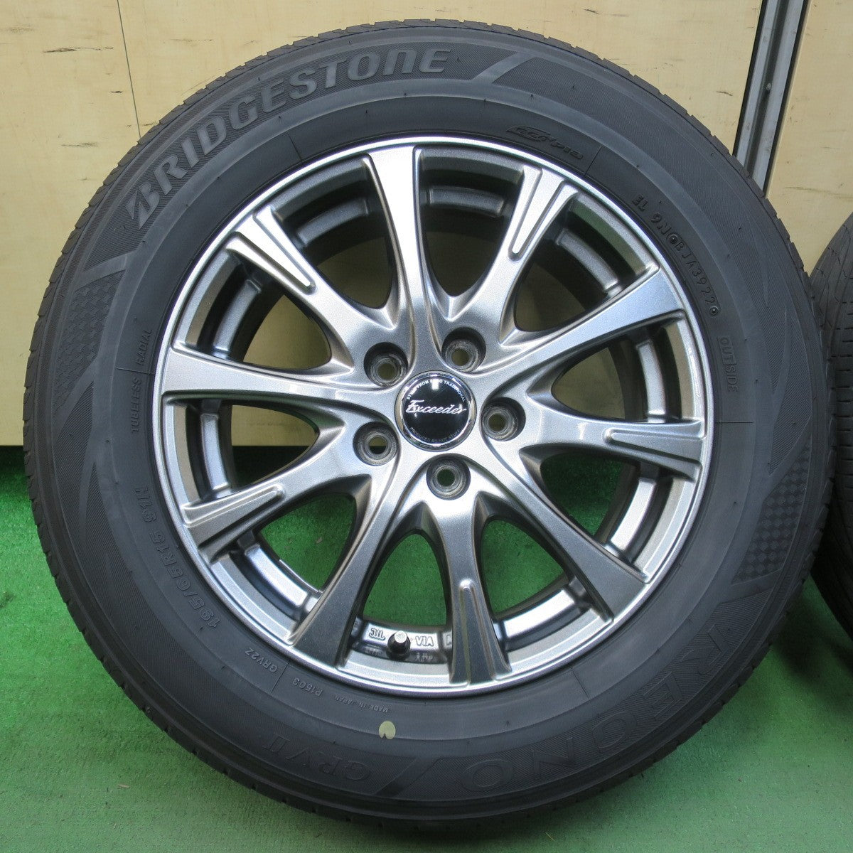 バリ溝!22年!キレイ!9.5分★プリウス 等 195/65R15 ブリヂストン レグノ GRV2 Exceeder エクシーダー 15インチ PCD100/5H★5092915イノ