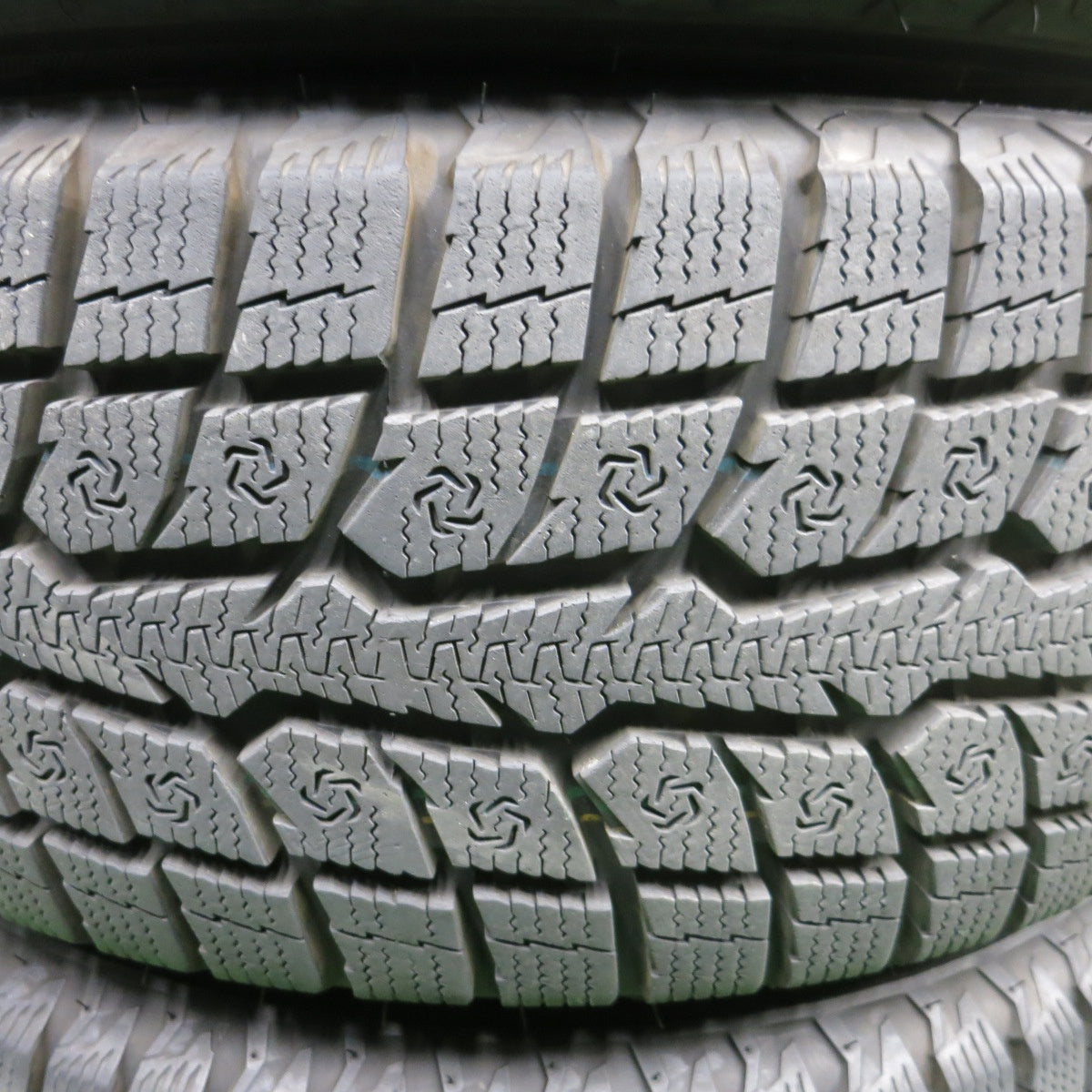 バリ溝!24年!9.5分★スタッドレス 225/60R17 トーヨー オブザーブ GSi-6 LS タイヤ 17インチ アルファード ヴェルファイア エルグランド 等★6020401NKスタ