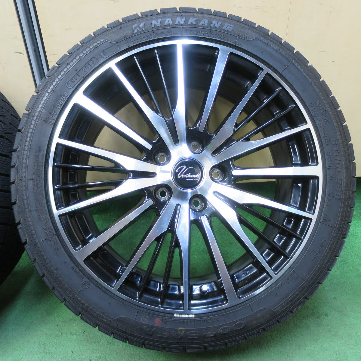 バリ溝!キレイ!ほぼ10分★スタッドレス 225/45R18 ナンカン CORSAFA Verthandi ヴェルザンディ ヴェルサンディ 18インチ PCD114.3/5H★5042104イス