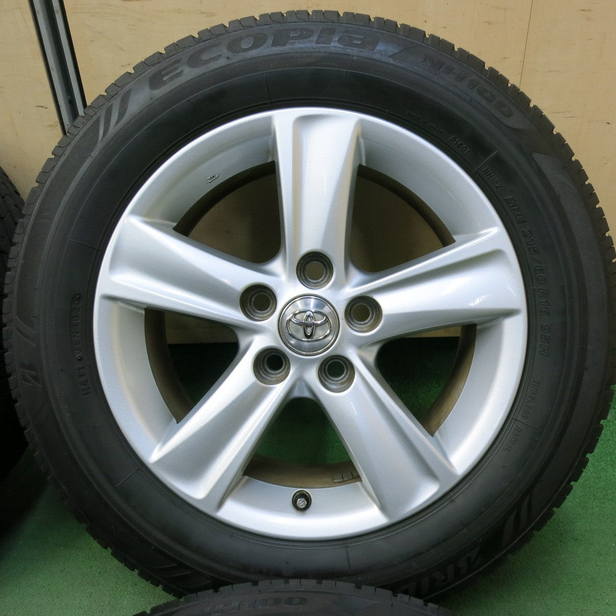 バリ溝!キレイ!9.5分★トヨタ 130系 マークX 純正 215/60R16 ブリヂストン エコピア NH100 16インチ PCD114.3/5H★5081803SKノ