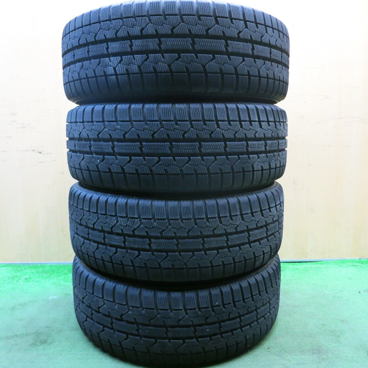バリ溝!9.5分★LEONIS VT 215/55R17 スタッドレス トーヨー オブザーブ ガリット GIZ レオニス 17インチ PCD114.3/5H★5091110HAス