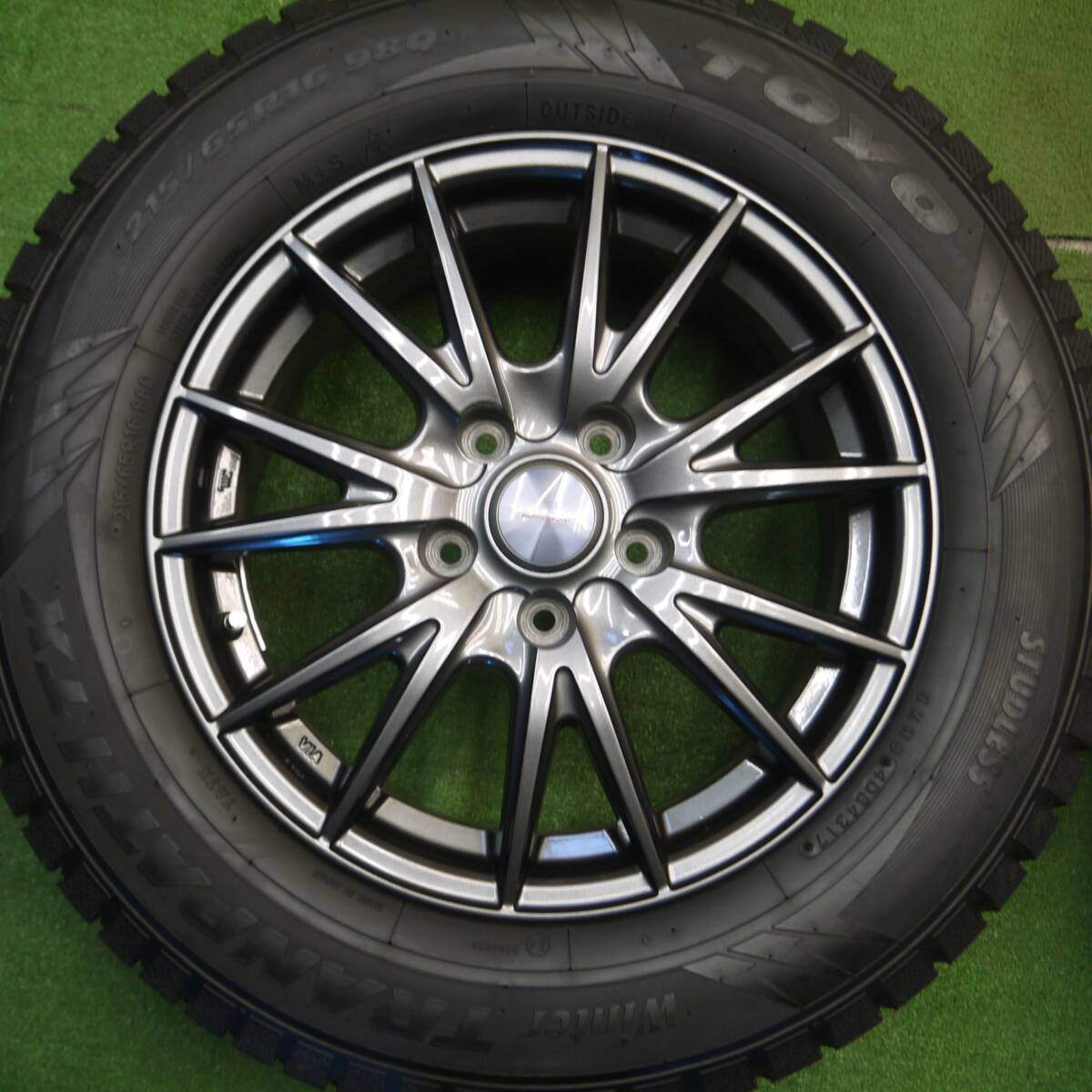 バリ溝!キレイ!9.5分★スタッドレス 215/65R16 トーヨー ウインター トランパス TX VELVA SPORT ヴェルヴァ 16インチ PCD114.3/5H★5012406Hス