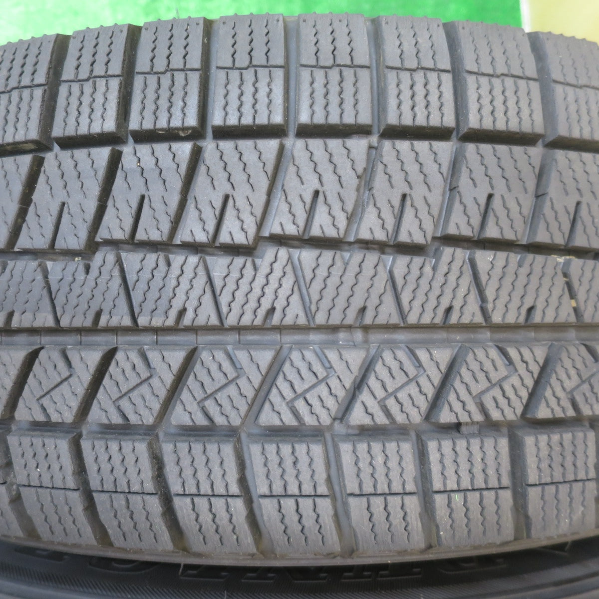 バリ溝!24年!キレイ!9.5分以上★スタッドレス 225/65R17 ダンロップ ウインターマックス03 ravrion RS01 ラブリオン 17インチ PCD114.3/5H★5101601NJス