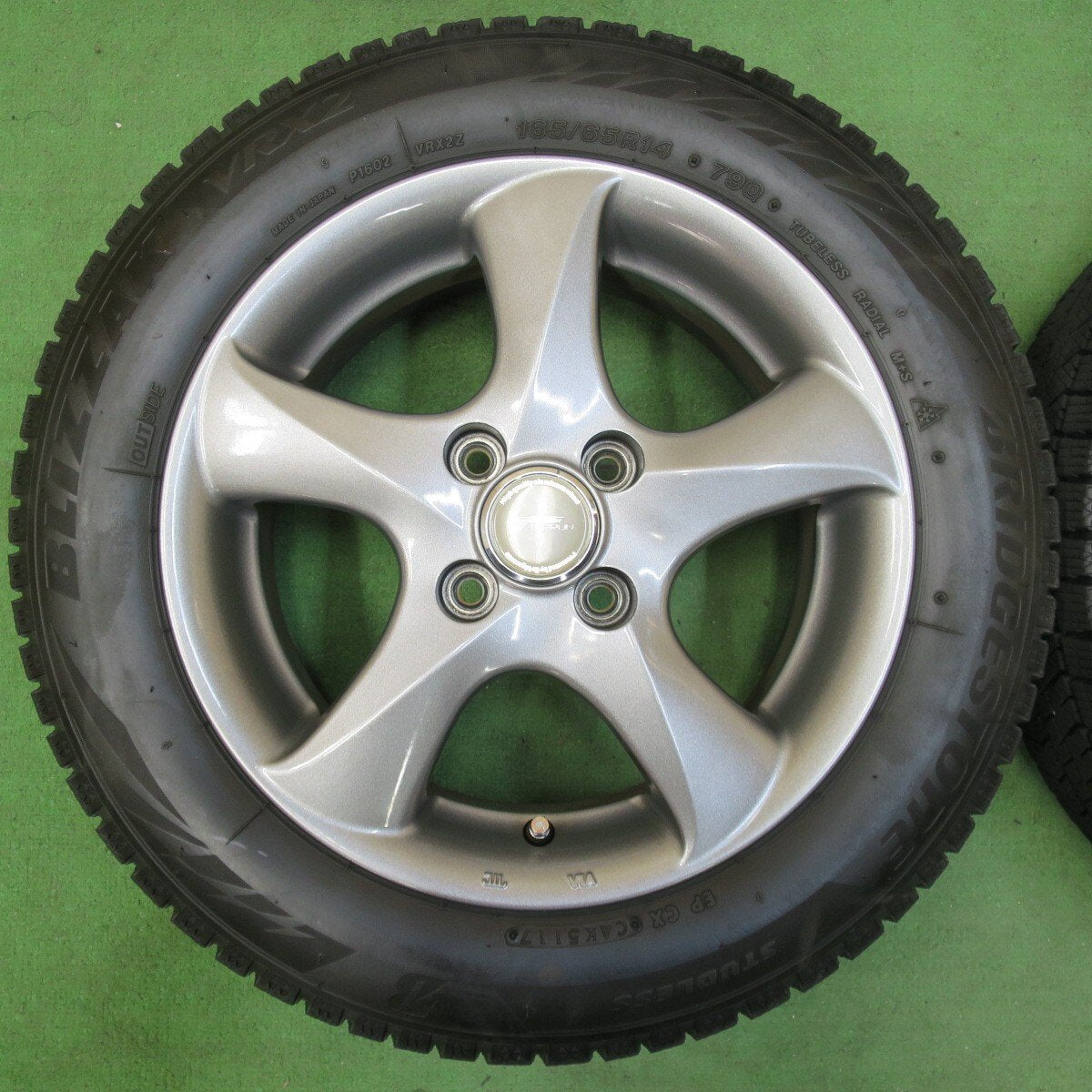 キレイ★スタッドレス 165/65R14 ブリヂストン ブリザック VRX2 TOPRUN トップラン 14インチ PCD100/4H★5012408イス