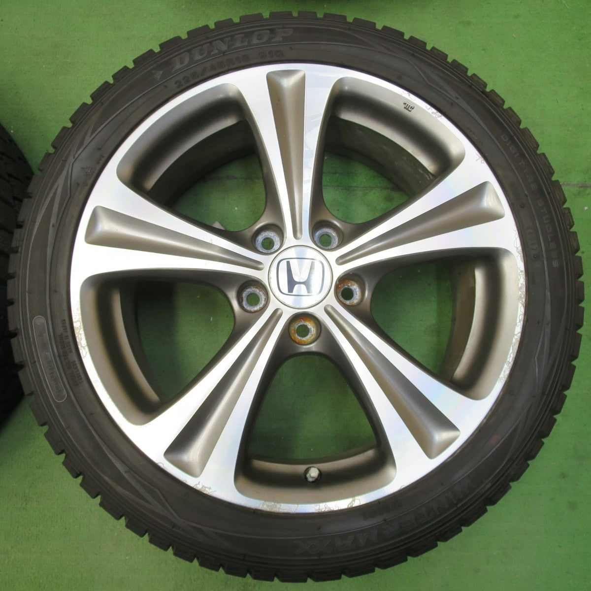 超バリ溝!ほぼ10分★ホンダ RB3 オデッセイ アブソルート 純正 225/45R18 スタッドレス ダンロップ ウインターマックス WM01 18インチ PCD114.3/5H★5032811イス