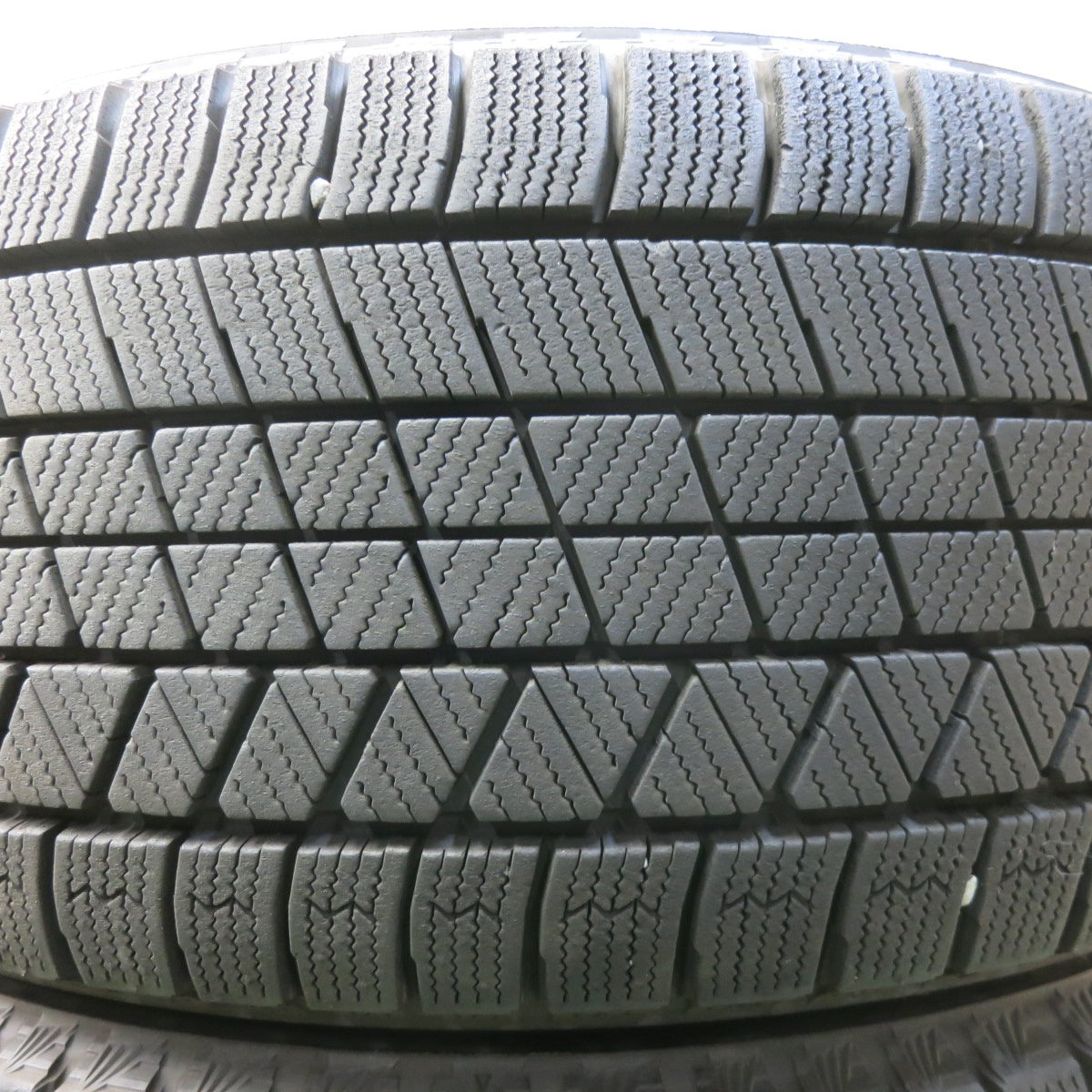 バリ溝!23年!キレイ!9.5分★MINI ミニ 等 MAK OXFORD 225/50R18 スタッドレス ブリヂストン ブリザック VRX3 マック オクスフォード 18インチ PCD112/5H★5092001SKス