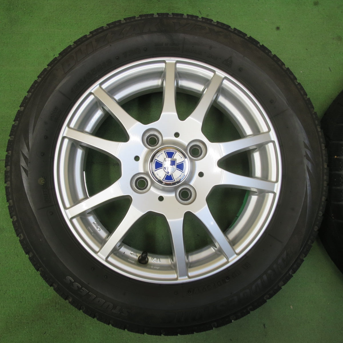 キレイ★スタッドレス 155/65R13 ブリヂストン ブリザック VRX GMach 13インチ PCD100/4H★5061806イス