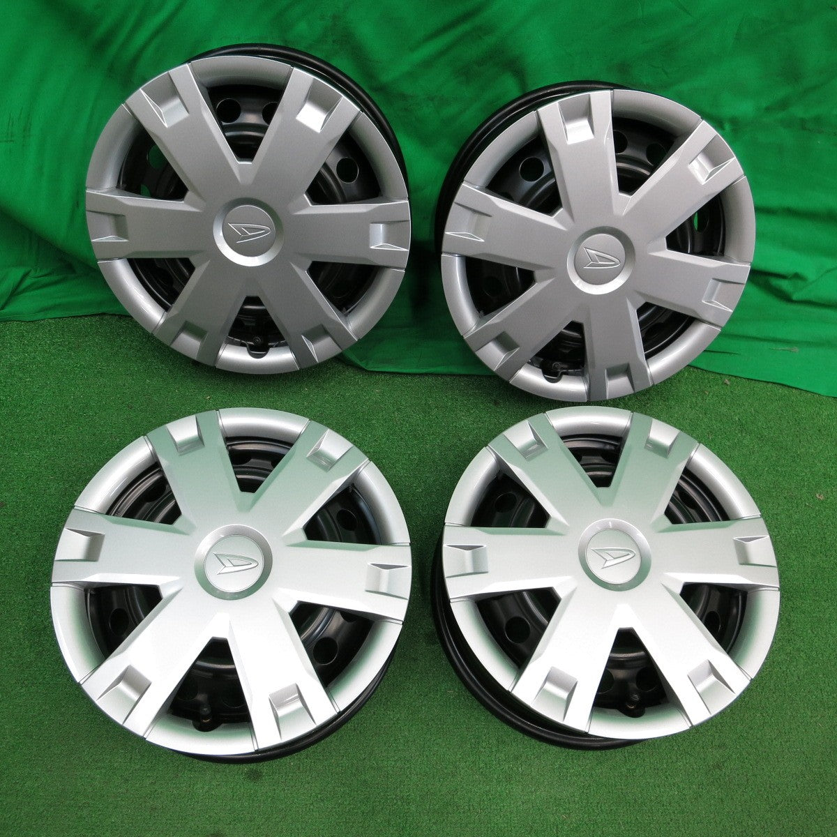 ダイハツ　ハイゼット　純正タイヤホイール　新車外し　4本セット ダイハツ ハイゼットトラック 純正ホイール4本セット 12インチ