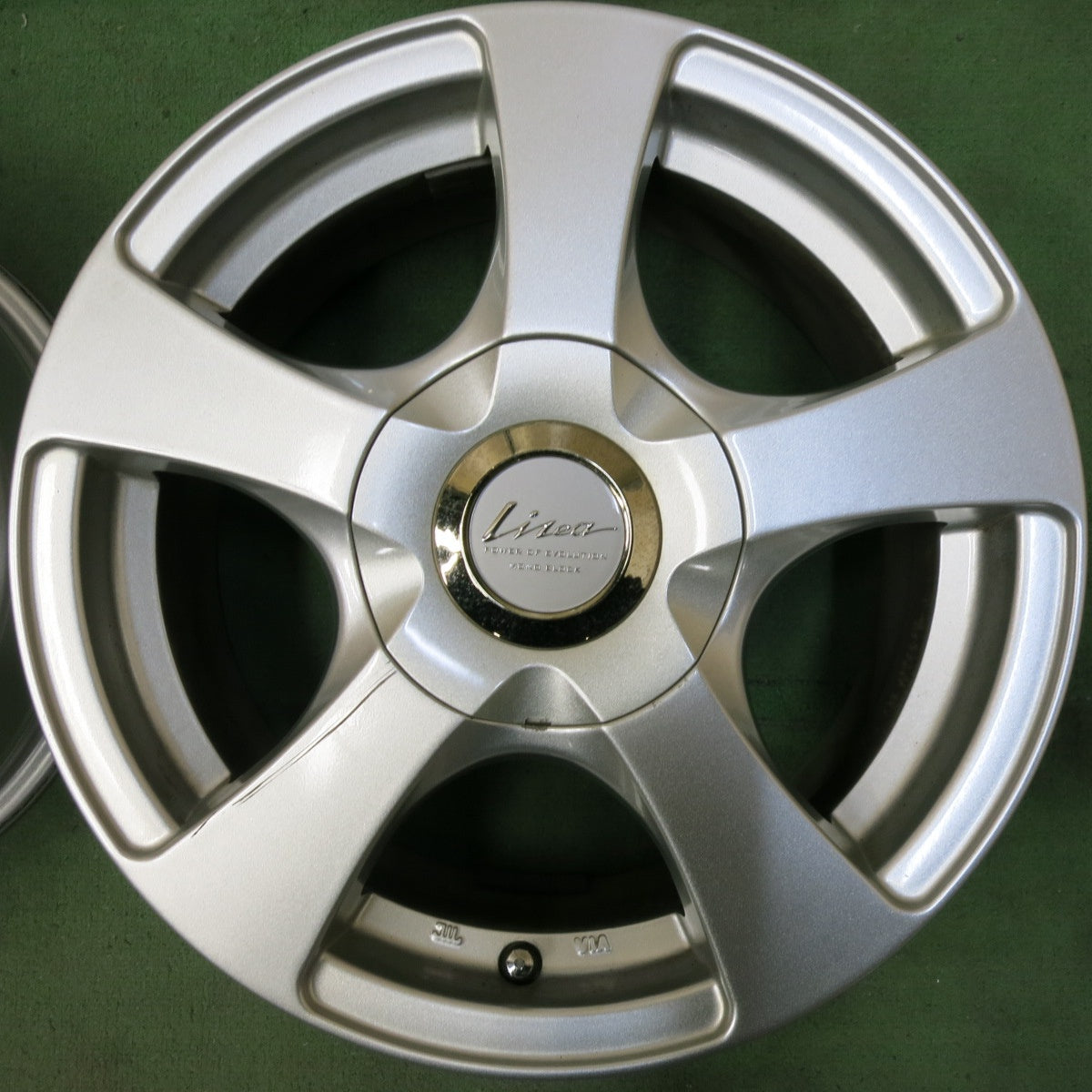 4本価格★Lilea E5 15インチ 15×6.5JJ 社外 アルミ ホイール PCD100 114.3/5H マルチ★5051303SYホ