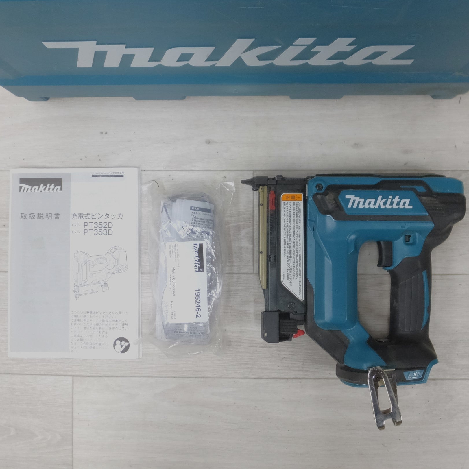 送料無料] ◇makita マキタ 充電式ピンタッカ PT353D 18V 電動