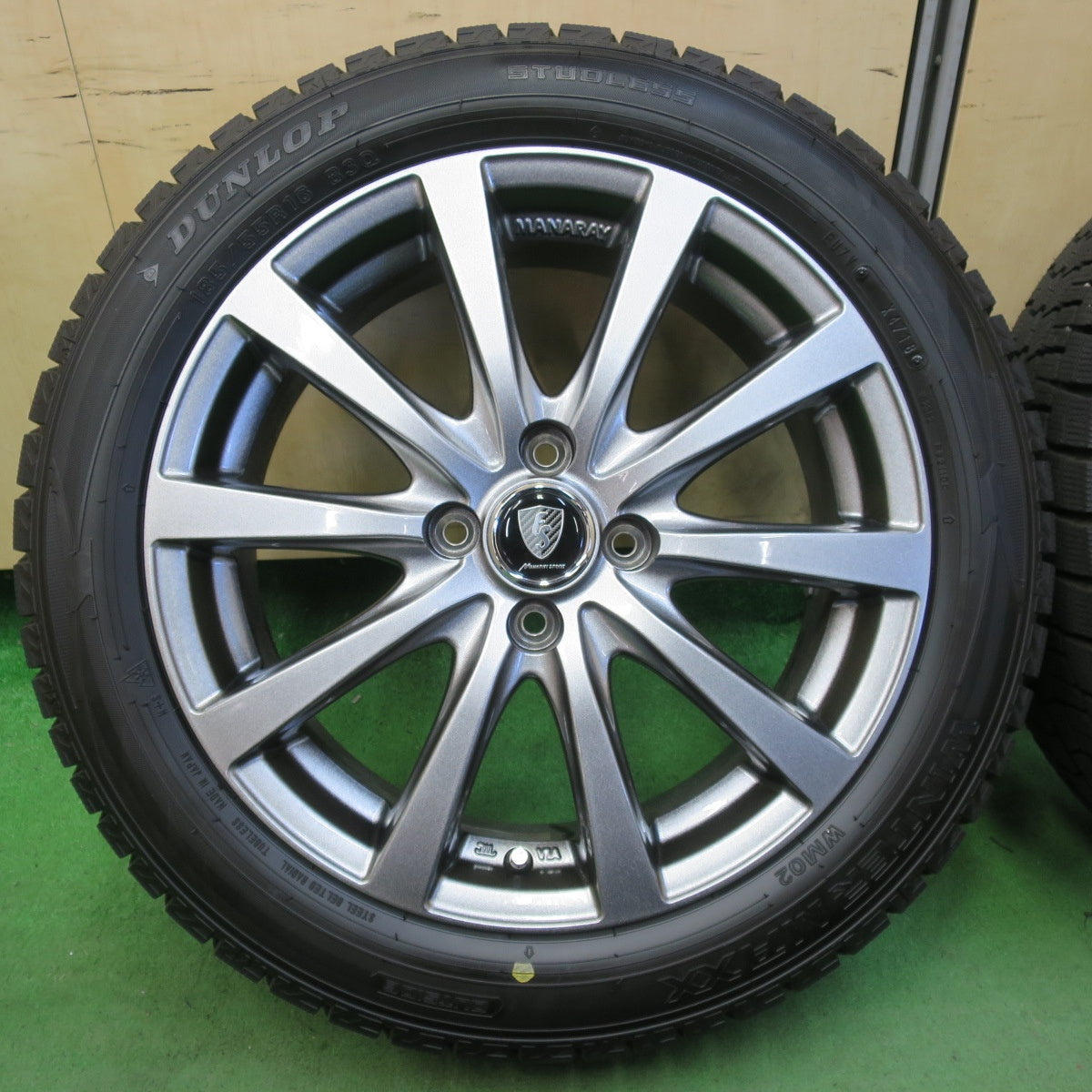 バリ溝!キレイ!ほぼ10分★スタッドレス 185/55R16 ダンロップ ウインターマックス WM02 MANARAY SPORT マナレイスポーツ 16インチ PCD100/4H★5051308イス
