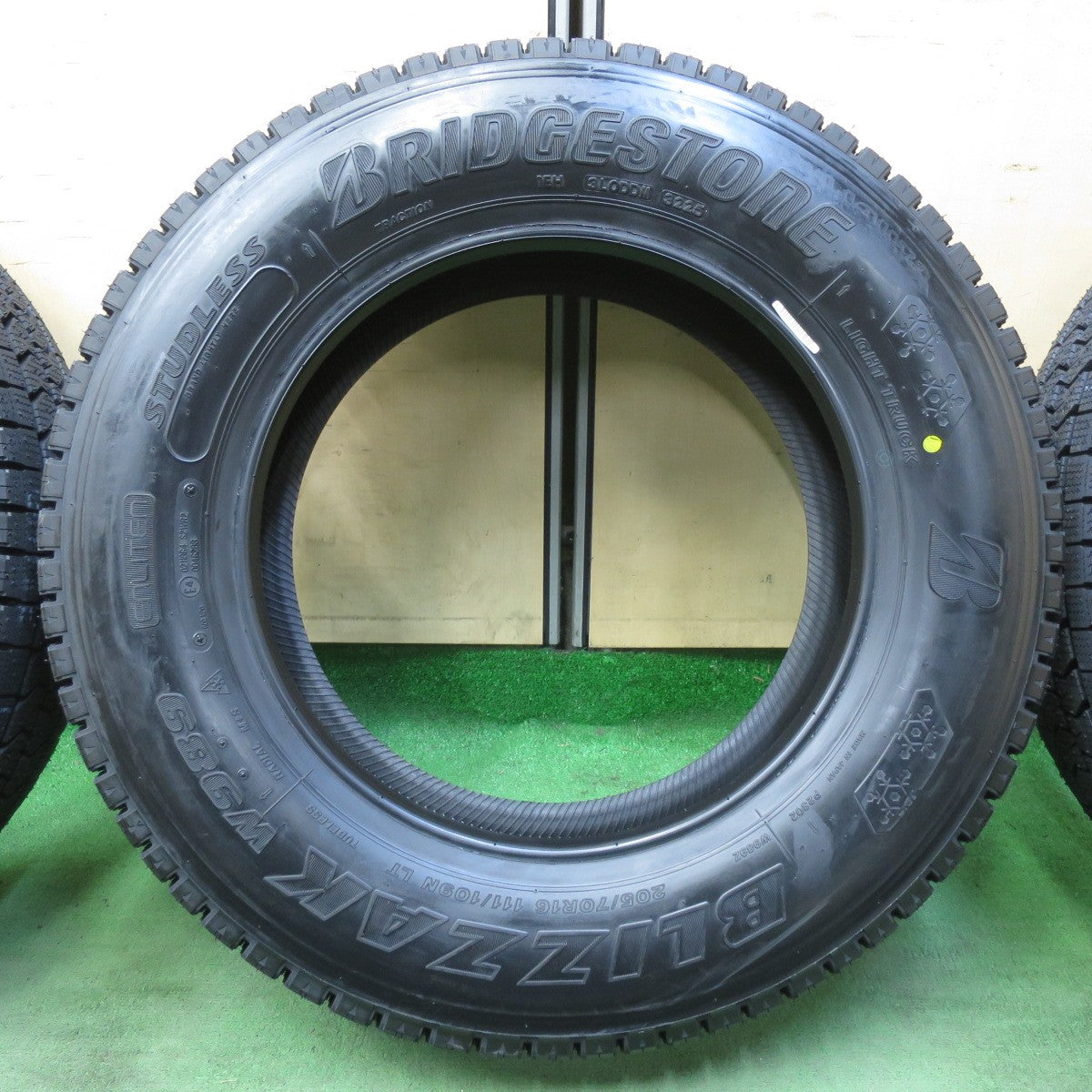 未使用!25年!6本★トラック タイヤ 205/70R16 111/109N スタッドレス ブリヂストン ブリザック W989 16インチ★5092405イスタ