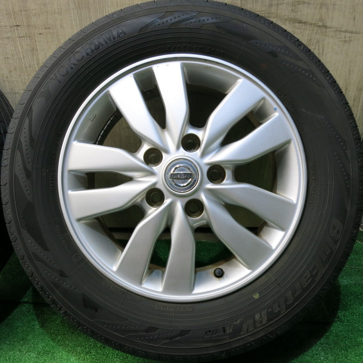 バリ溝!21年!9.5分★日産 セレナ 純正 195/65R15 ヨコハマ BluEarth-RV RV03 15インチ ブルーアース PCD114.3/5H★5062704HAノ