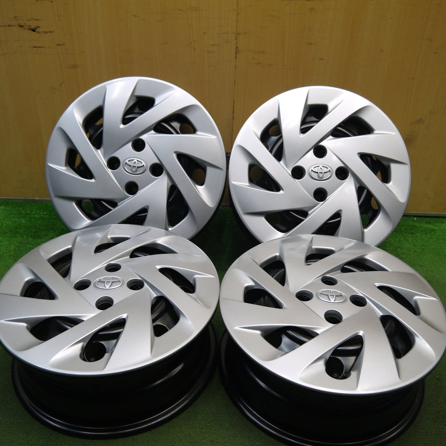 未使用★トヨタ NHP10 アクア 純正 スチール ホイール 15インチ 15×5.5J PCD100/4H★5063007Hホ
