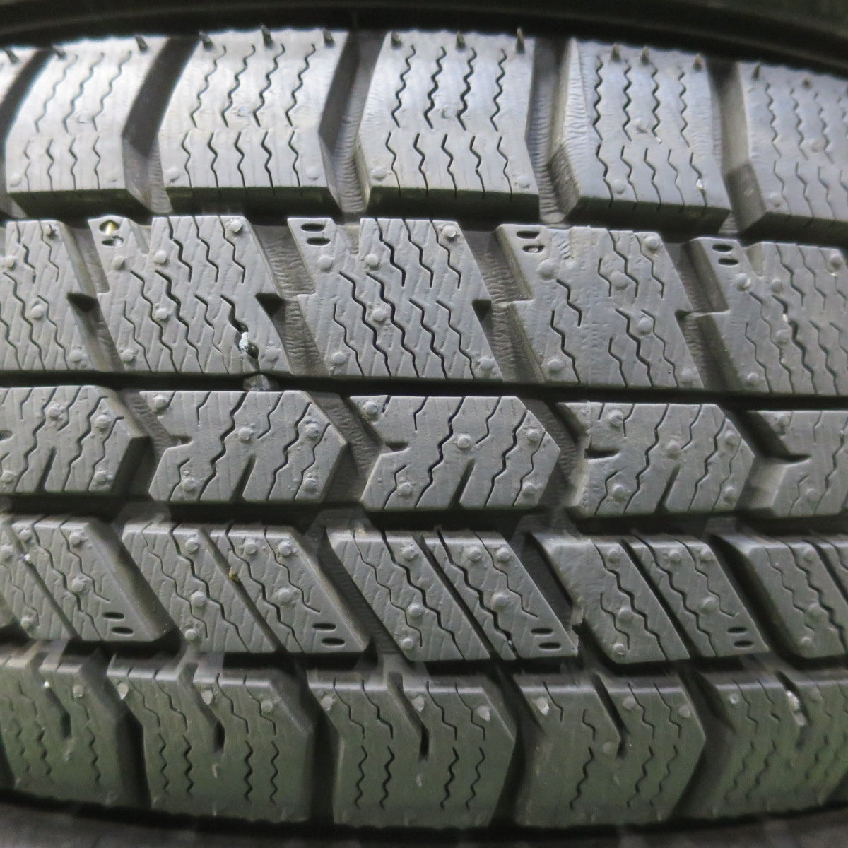 ほぼ未使用!25年★スタッドレス 155/65R14 グッドイヤー アイスナビ8 タイヤ 14インチ N-BOX スペーシア タント ムーヴ ウェイク 等★6071406イスタ