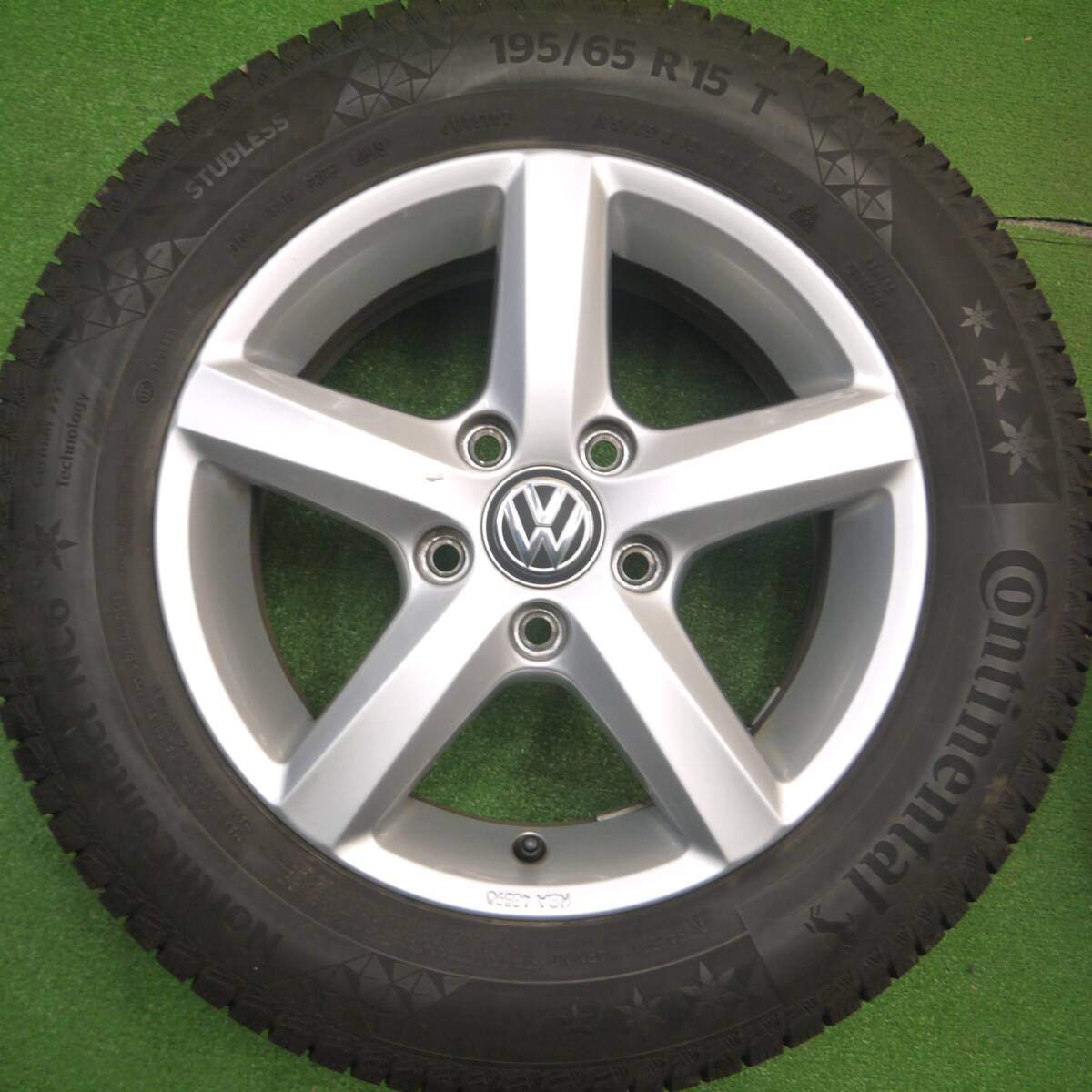 バリ溝!キレイ!8.5分★ワーゲン ゴルフ 純正 195/65R15 スタッドレス コンチネンタル ノースコンタクト NC6 15インチ PCD112/5H★4120305Hス