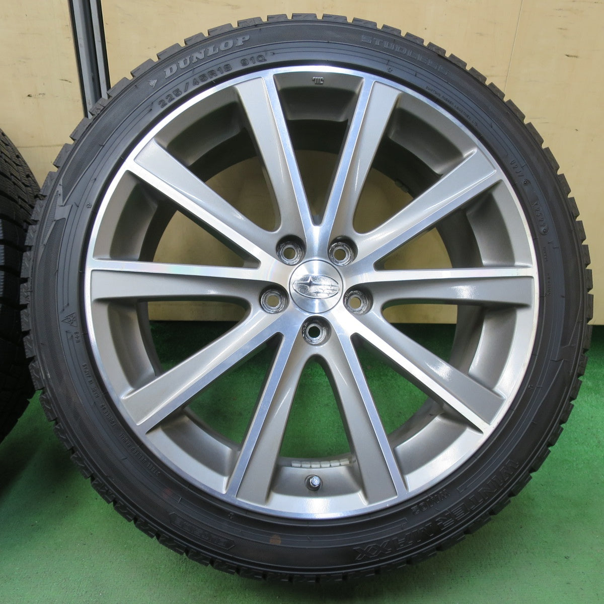 バリ溝!22年!9.5分★スバル レガシィ 純正 225/45R18 スタッドレス ダンロップ ウインターマックス WM02 18インチ PCD100/5H★5093002イス