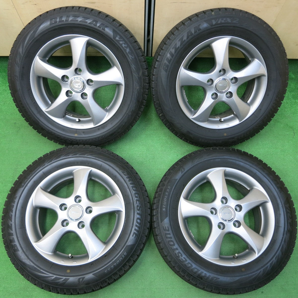 送料無料* バリ溝！キレイ！9.5分☆スタッドレス 195/65R15