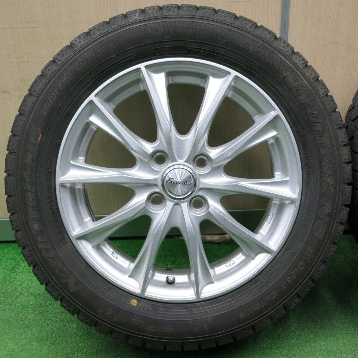 バリ溝!24年!キレイ!ほぼ10分★185/60R15 ブリヂストン NEWNO スタッドレス オートバックス ノーストレック N5 Exceeder エクシーダー 15インチ PCD100/4H★4121602NJス