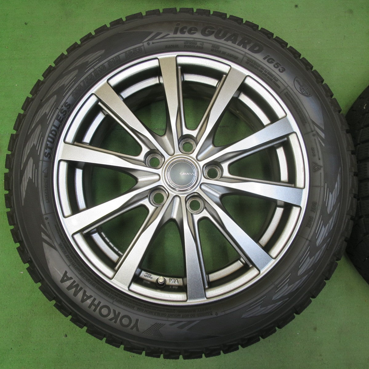超バリ溝!22年!キレイ!9.5分以上★スタッドレス 205/55R16 ヨコハマ アイスガード iG53 GRASS グラス 16インチ PCD114.3/5H★5061807イス