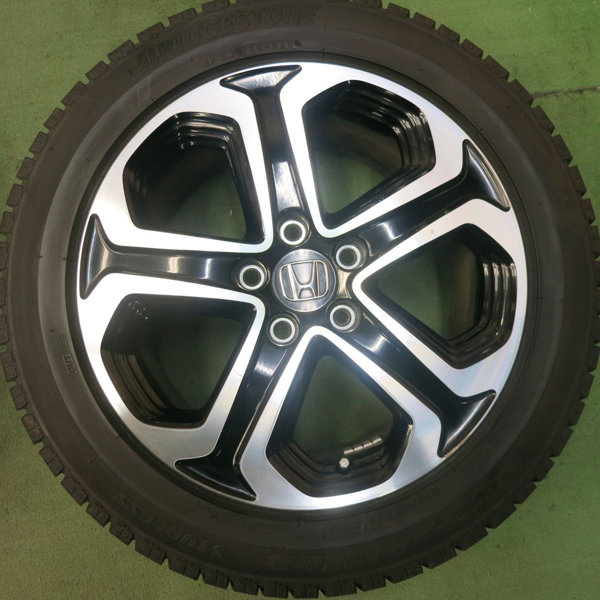 バリ溝!24年!キレイ!9.5分以上★ホンダ RU ヴェゼル 純正 215/55R17 スタッドレス ブリヂストン アイスパートナー2 17インチ PCD114.3/5H★5100602SKス