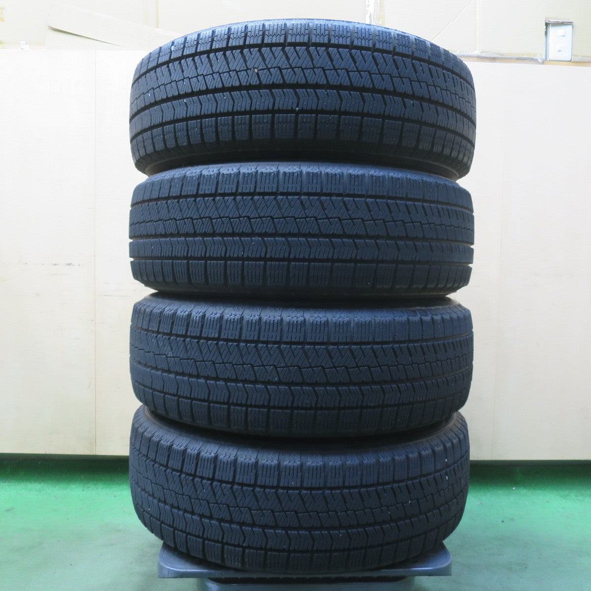 バリ溝!24年!キレイ!9.5分以上◎スタッドレス 195/65R15 ブリヂストン ブリザック VRX2 SCHNEIDER ATECH シュナイダー 15インチ PCD114.3/5H◎6091915イス