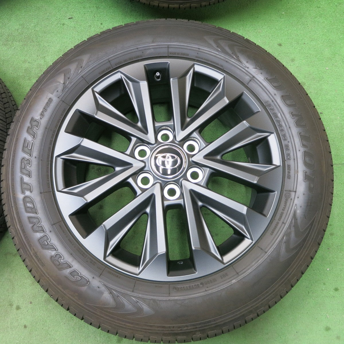 ほぼ新車外し!24年★トヨタ ランクル 250 ZX 純正 265/60R20 ダンロップ グラントレック PT22 20インチ PCD139.7/6H★5051401ナノ